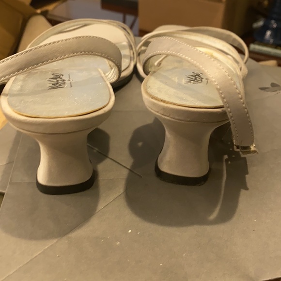 Satin sandals size 11 - Picture 3 of 4